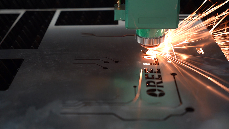 A máquina de corte a laser capacita a transformação do processamento de metal e a atualização para a via rápida(图1)